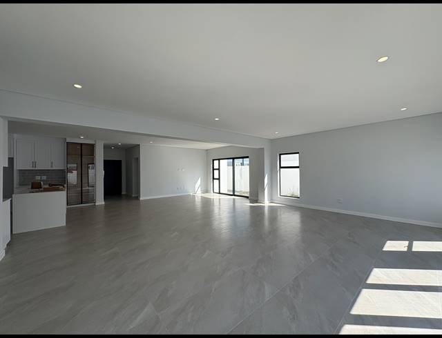 5 BEDROOM HOUSE FOR SALE IN SANDOWN